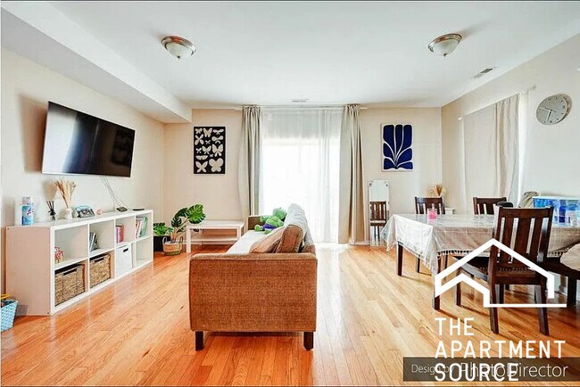 Foto del edificio - 3211 W Armitage Ave