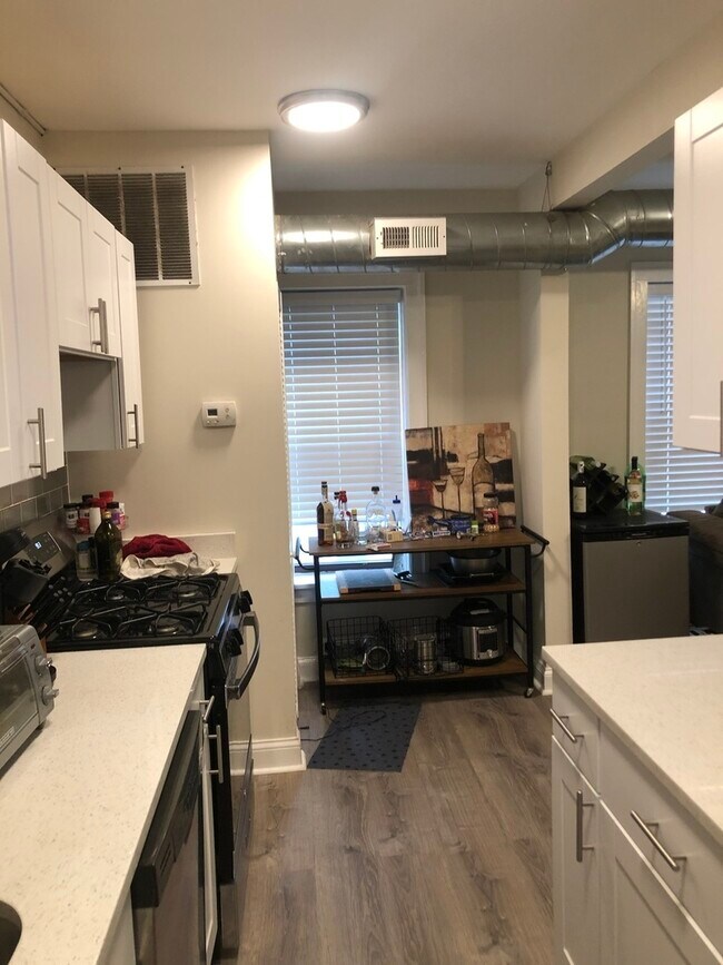 Building Photo - 1251 W Henderson St Unit 1