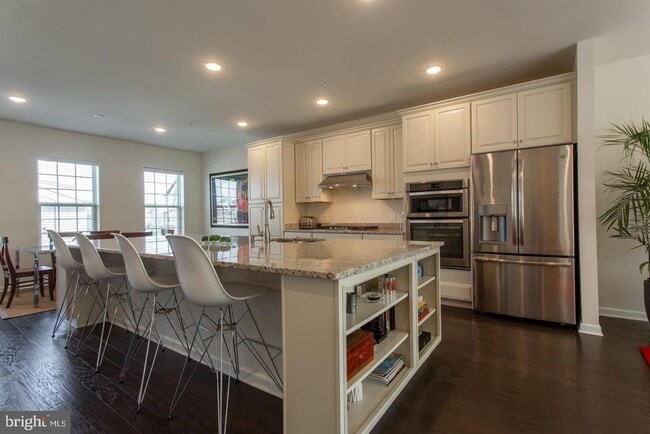 Building Photo - 121 Locks Farm Ln