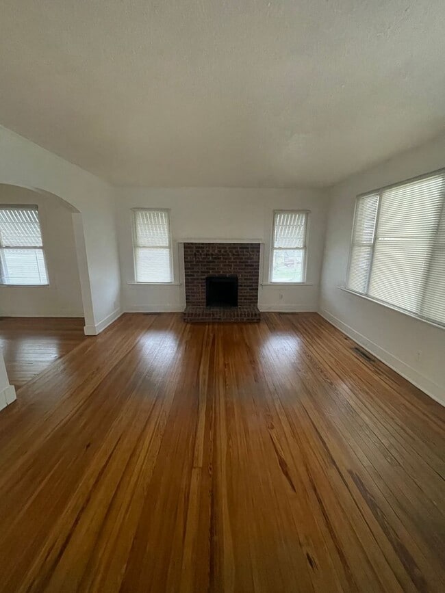 Building Photo - Welcome to this charming 2 bedroom, 1 bathroom home in Gastonia, NC.