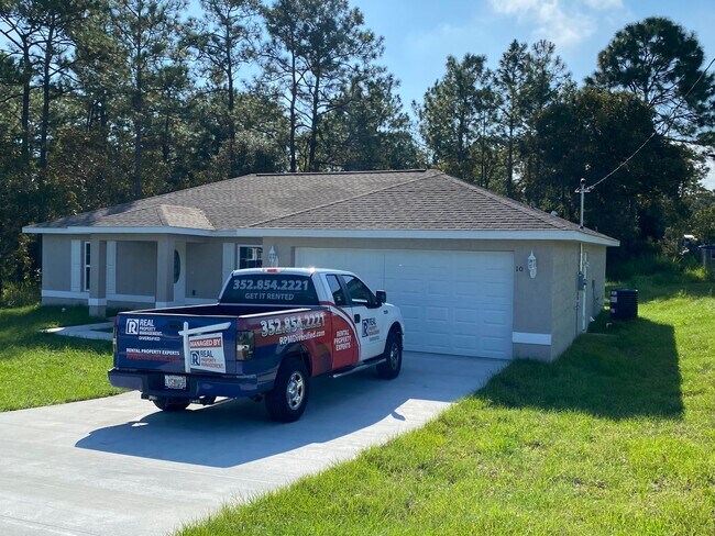 Foto del edificio - Custom Home - Desirable SE Ocala Neighborhood 3/2/2 **Won't Last**