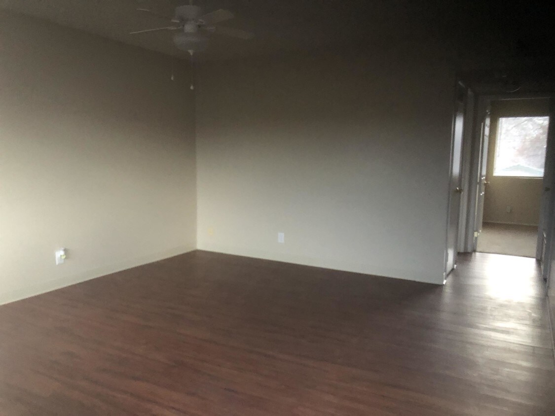 Foto principal - 1215 E 5th St