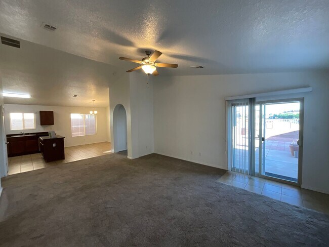 Building Photo - 3 Bedroom Single Story Home Available Near...