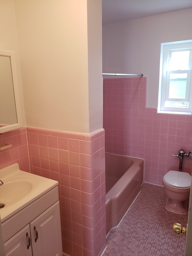 Building Photo - 35 Elmwood Ave