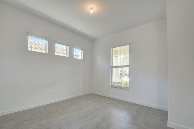 Building Photo - 1000 Sterling Pine Pl