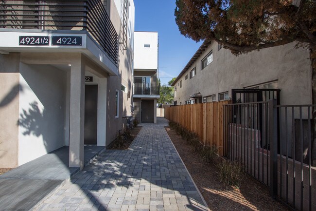 Building Photo - 4924 LAUREL CANYON Blvd