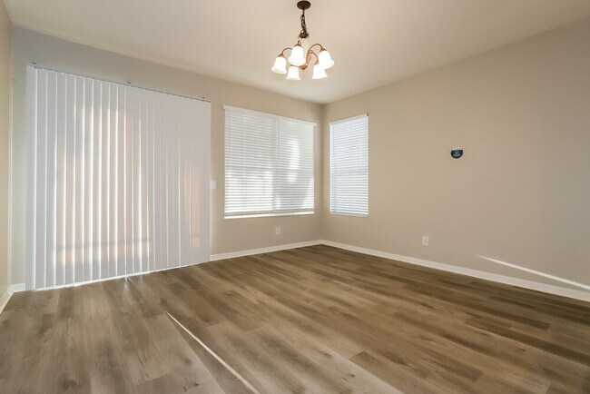 Foto del edificio - 8549 Deer Chase Dr