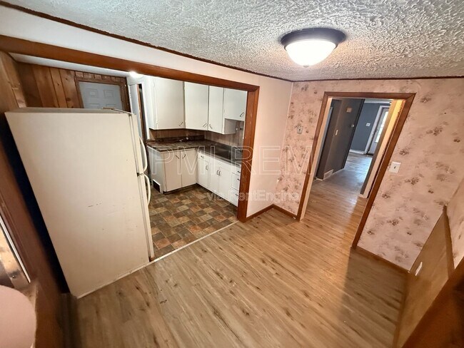 Foto del edificio - 221 W Way St