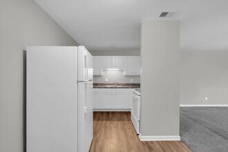 Building Photo - 421 Poplar Level Ct