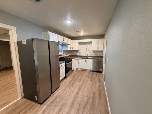 Building Photo - 505 Sikes St