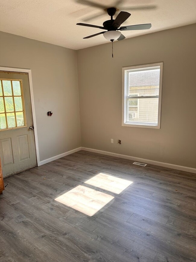 Building Photo - Three Bedroom Home in Willard, OH