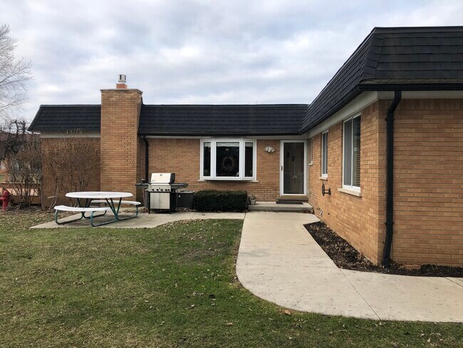 Patio - 25540 N River Rd