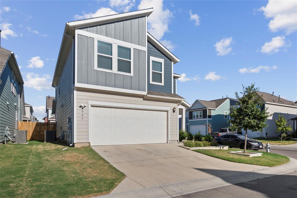 Foto principal - 3007 Salvidar Bend