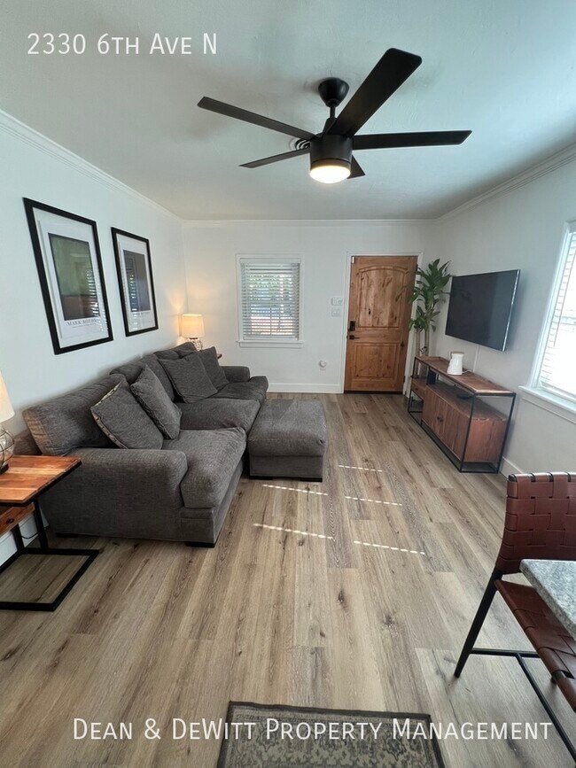 Foto del edificio - Updated Historic Kenwood Home - For Rent