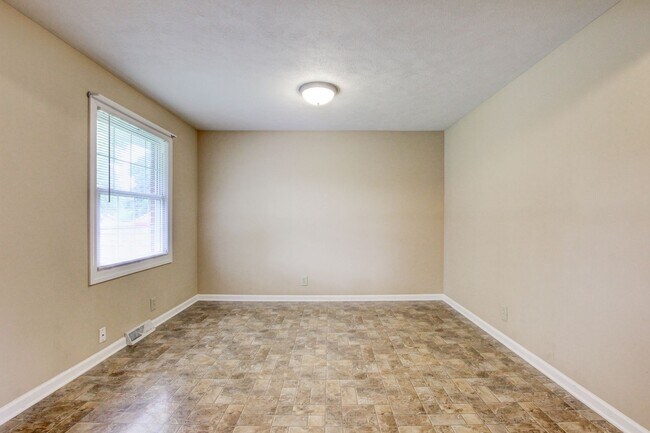 Foto del edificio - Coming Soon--18 Hillsboro Rd.