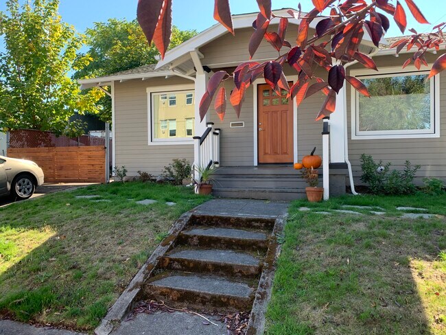 Entrada frontal - 824 N Killingsworth Ct