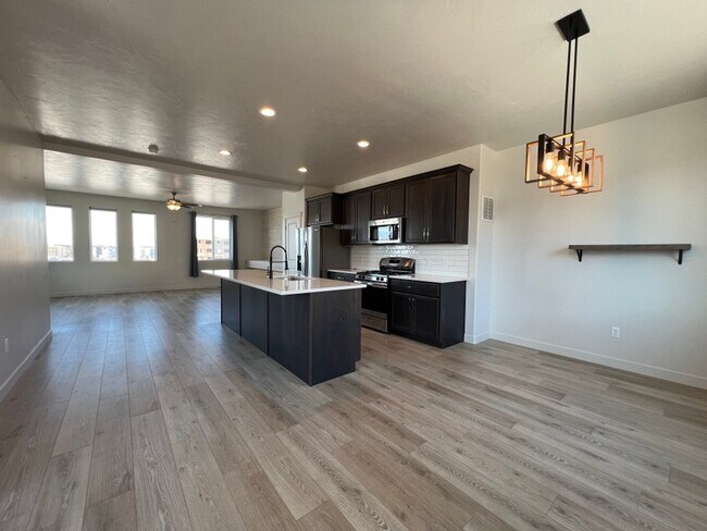 Building Photo - 418 Willow Leaf Rd