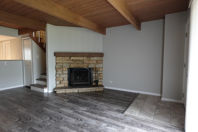 Building Photo - 441 Meadow Green Ln
