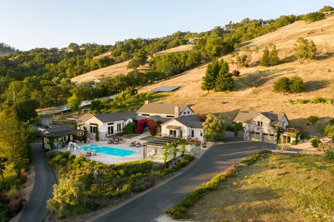 Foto del edificio - 4080 Lovall Valley Loop Rd