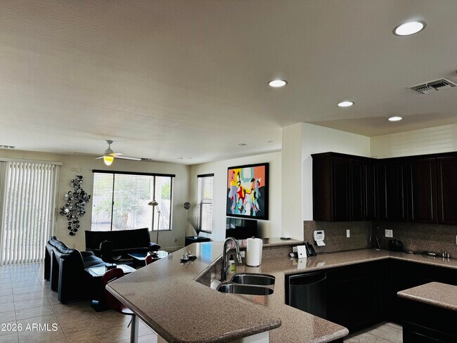 Foto del edificio - 2572 N 165th Dr