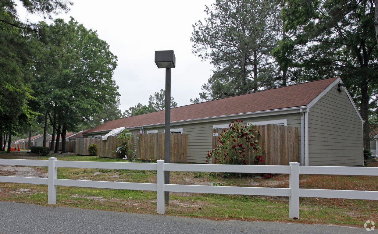 Building Photo - Great Oak Apartments