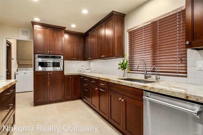 Building Photo - 7 br, 4 bath House - 837 E Adams Ave