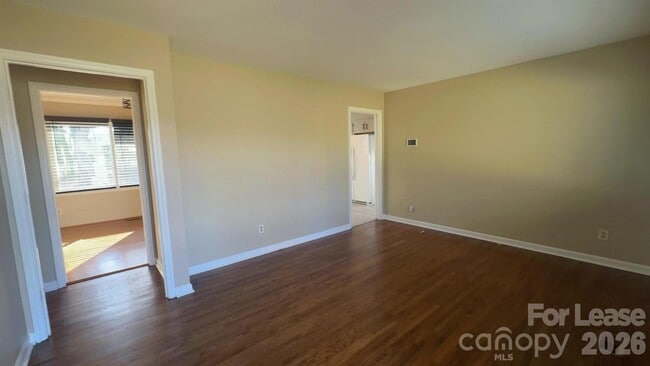 Foto del edificio - 715 Tom Hunter Rd