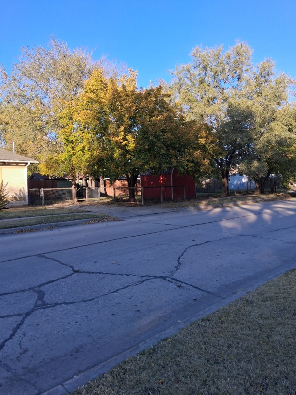 Foto del edificio - 148 S Edwards Ave