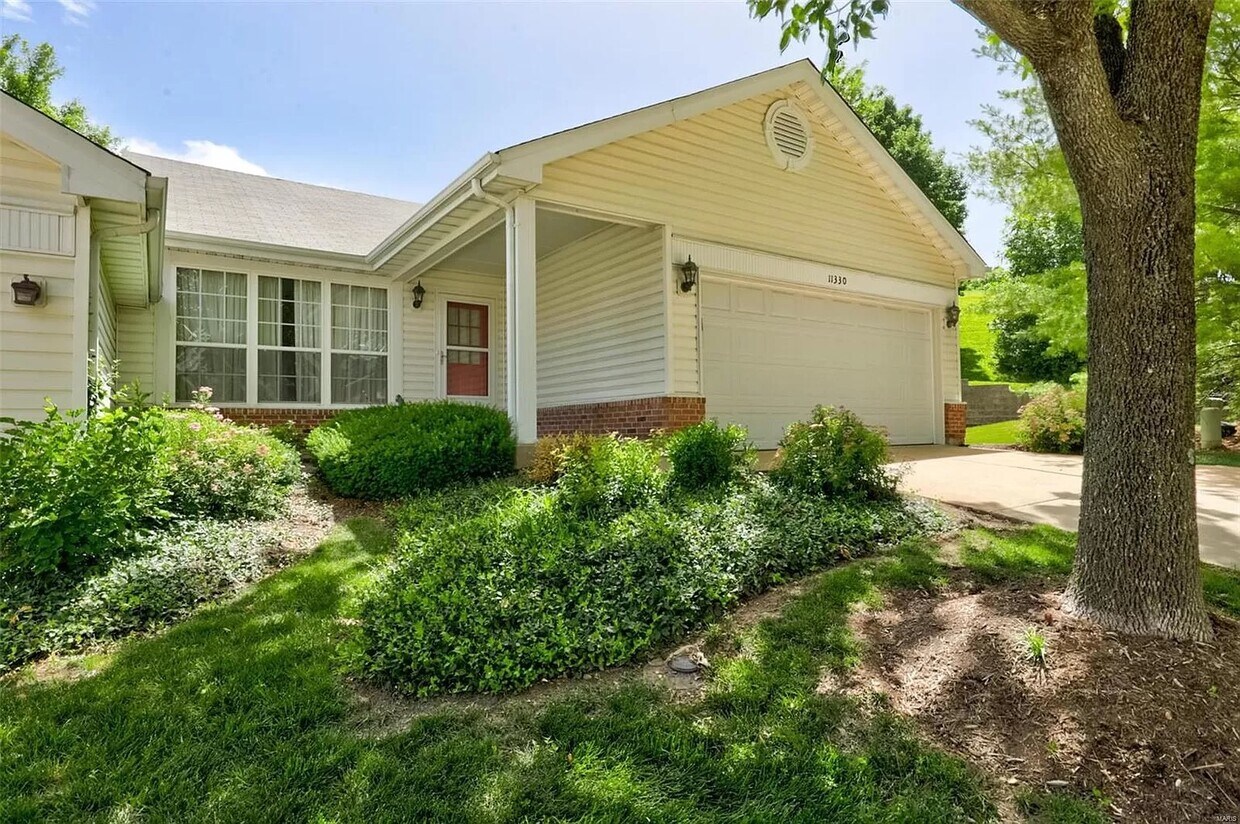 11330 Ashton Wood Ln Unit 11330, Maryland Heights, MO 63043 Condo for