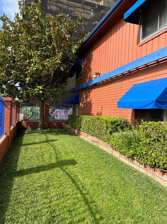 Foto del edificio - 4225 Kansas St