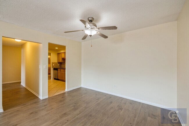 Building Photo - 415 S Lombard Ave