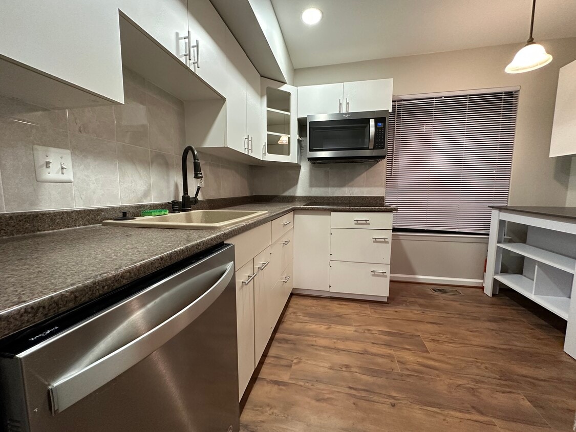 1203 Springwood Ct, Arnold, MD 21012 Townhome Rentals in Arnold MD