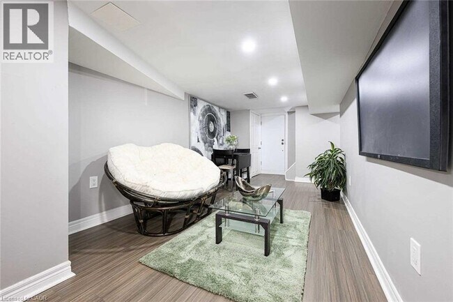 Building Photo - 28 Lottridge St