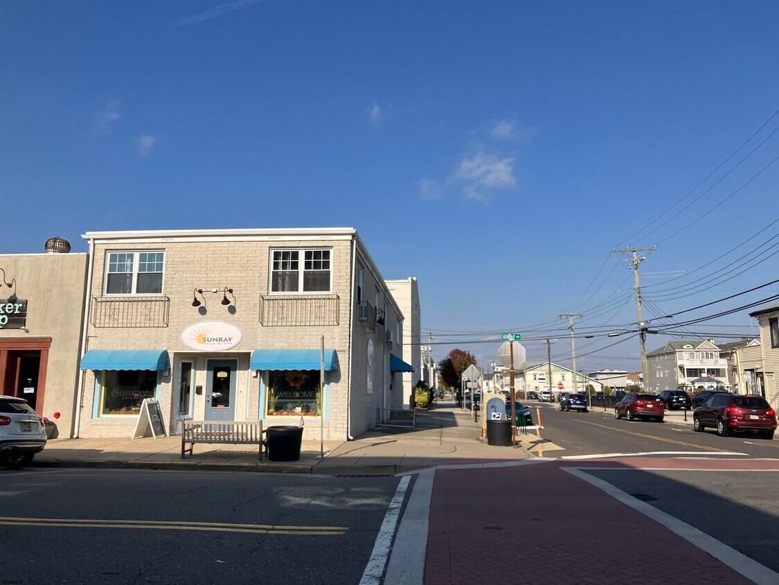 Primary Photo - 700 Asbury Ave