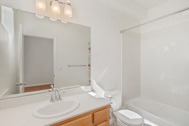Foto del edificio - SPACIOUS LUXURY UNIT IN BERRYESSA NEAR SCE...