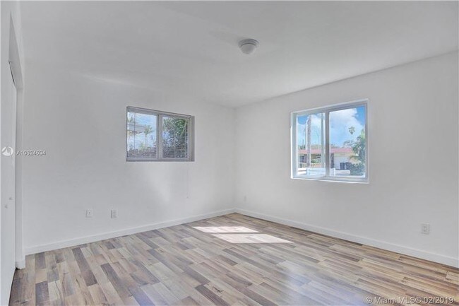 Foto del edificio - 1901 NE 185th Terrace