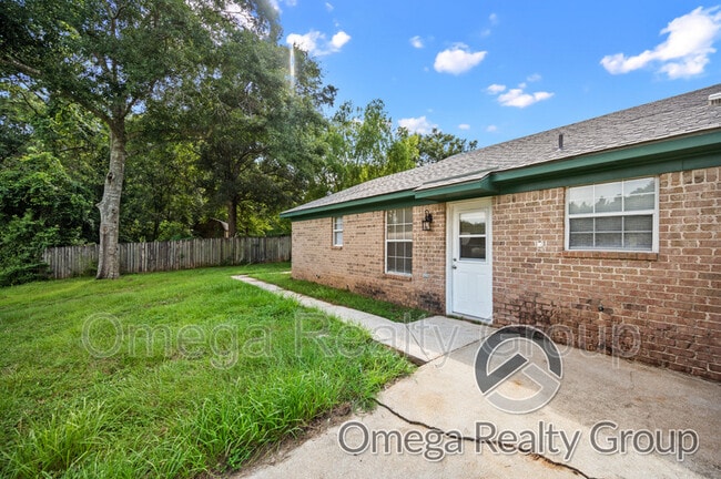 Building Photo - 6805 Gran Forest Dr