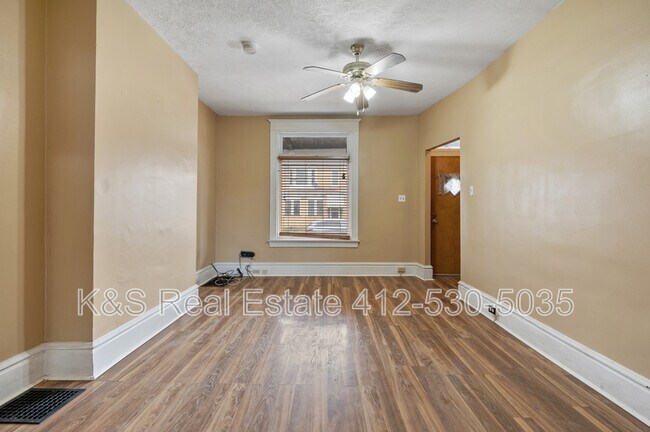 Foto del edificio - 523 Marwood Ave