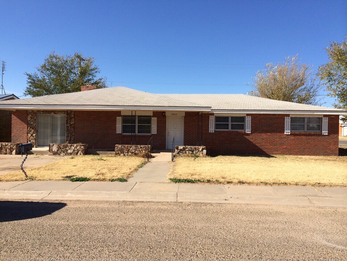Foto principal - 1802 S Avenue A