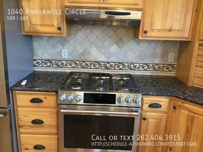 Building Photo - 5 Bedroom/3.5 Bath Beautiful Home on the O...