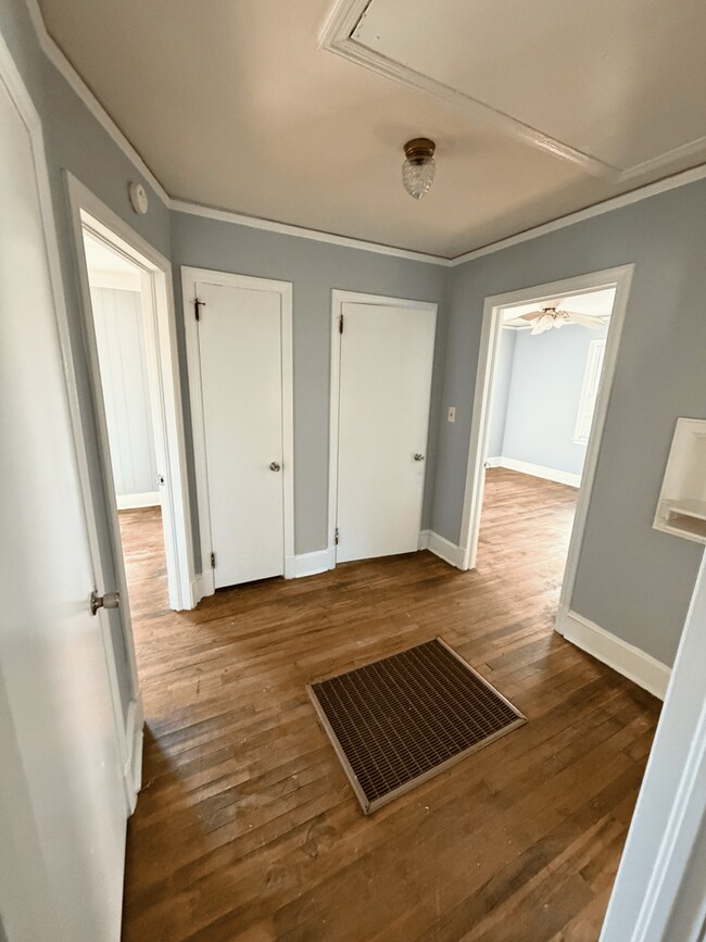 Building Photo - Spacious 2-Bed Home Across from Pickens Library