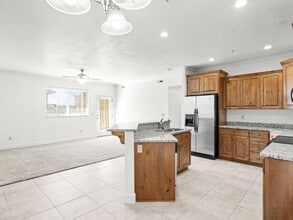 Building Photo - 947 1010 N