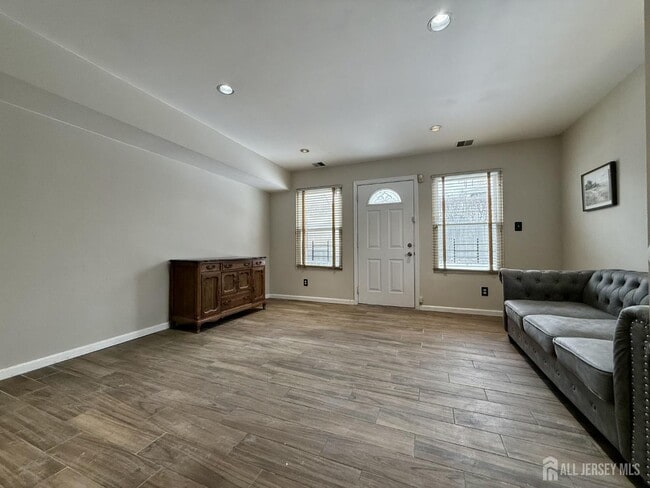 Foto del edificio - 17 Florida Grove Rd