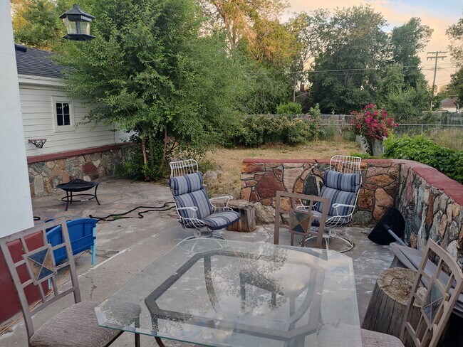 Building Photo - 825 Binford St