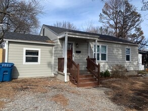 Building Photo - 905 E Polk Ave