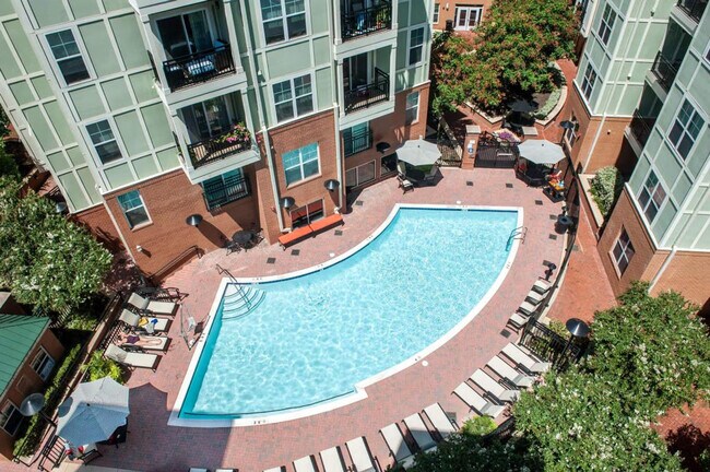 Foto del edificio - 599 John Carlyle St