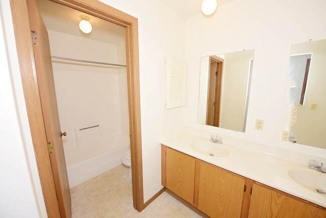 Sala de ducha - 411 5th Ave S