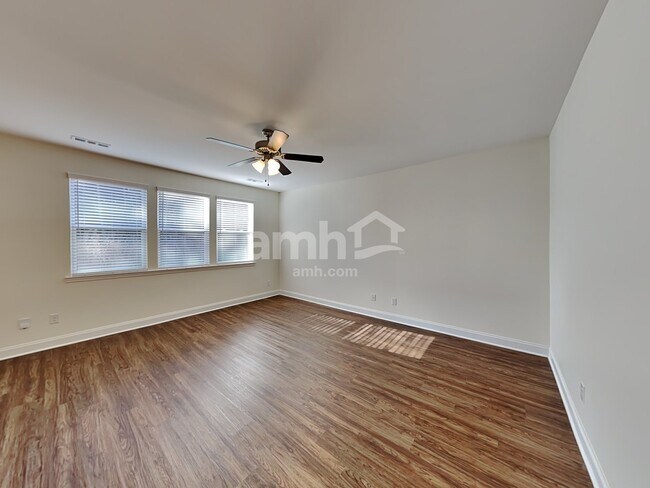 Foto del edificio - 440 Charity Ln