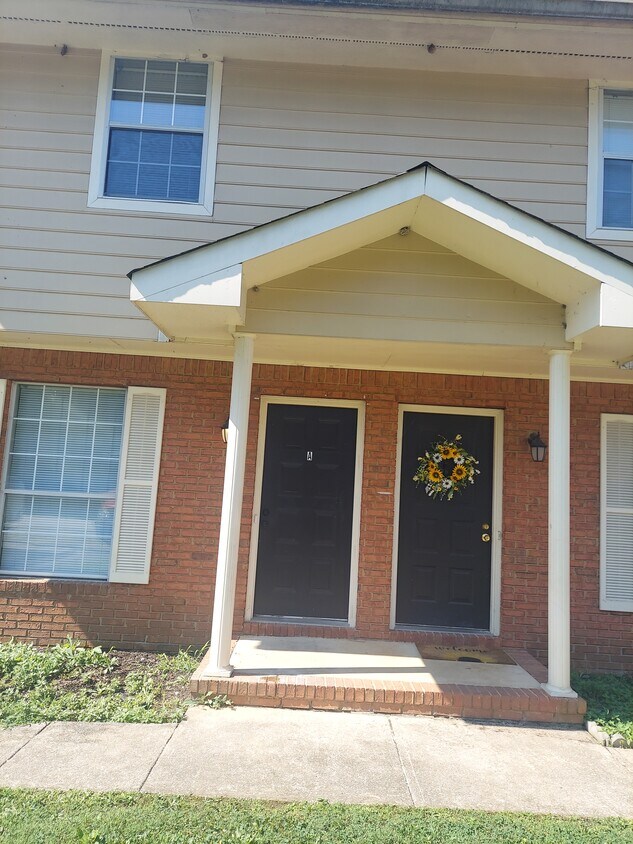 Front Entrance - 108 Bell St