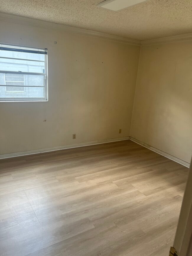 Building Photo - 2436 Husson Ave